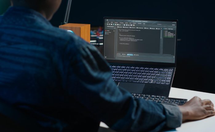 Como usamos IA para reduzir o ciclo de QA em 50%
